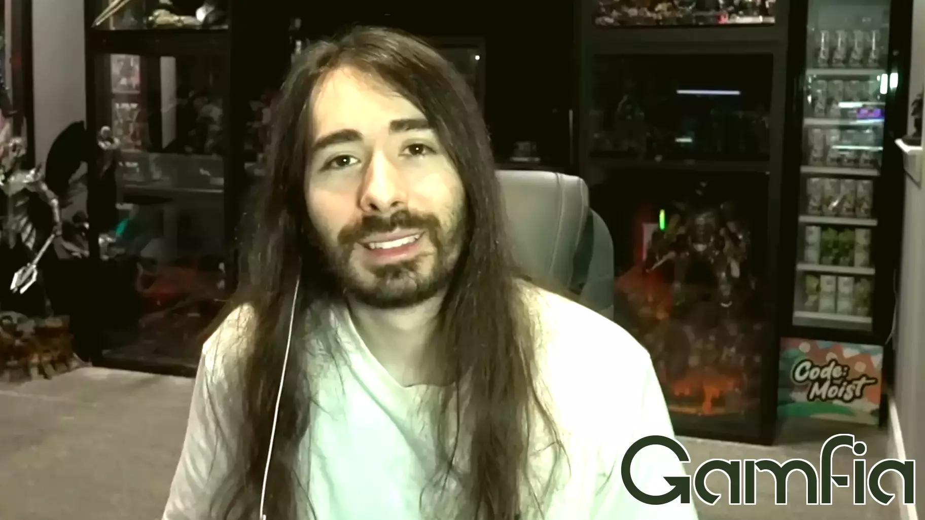 Cr1TiKaL Encourages Fans to Donate to Charity Instead of Streaming Donations
